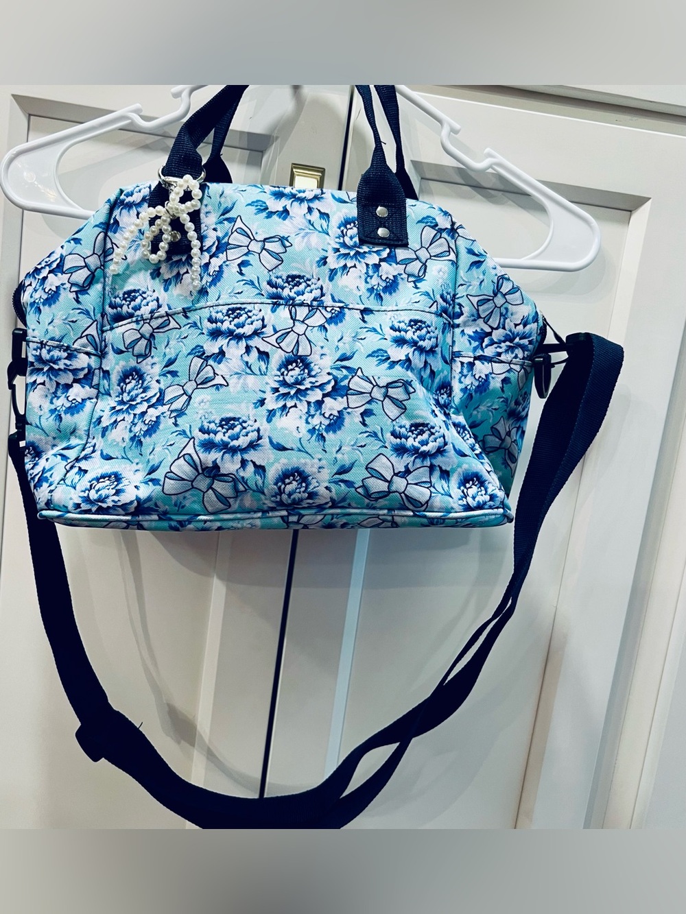 Floral with Bows Blue Canvas Insulated Shoulder Lunch Bag - adjustable Strap.B5